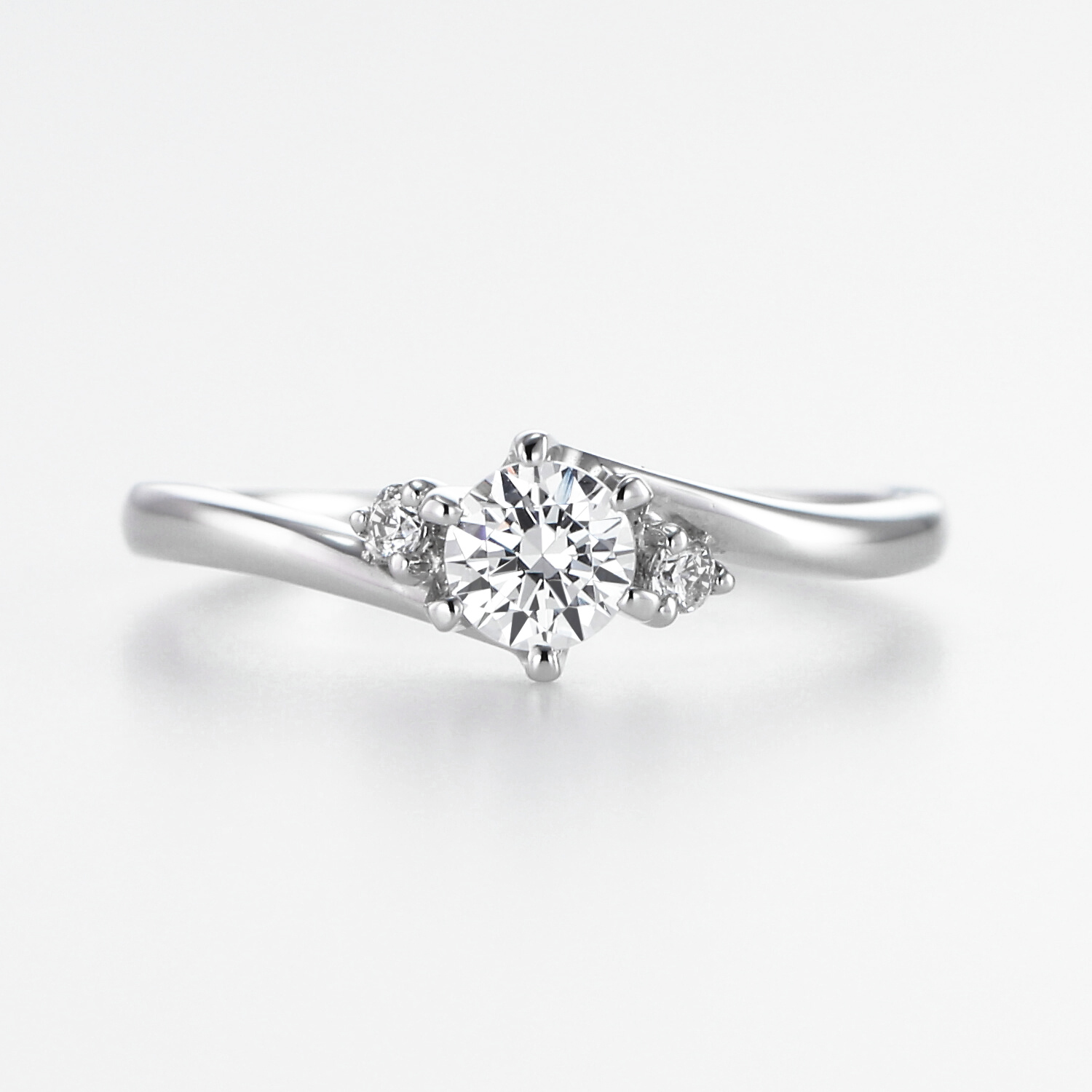 azalea Pt900 鑑定 0.3ct ハーフ